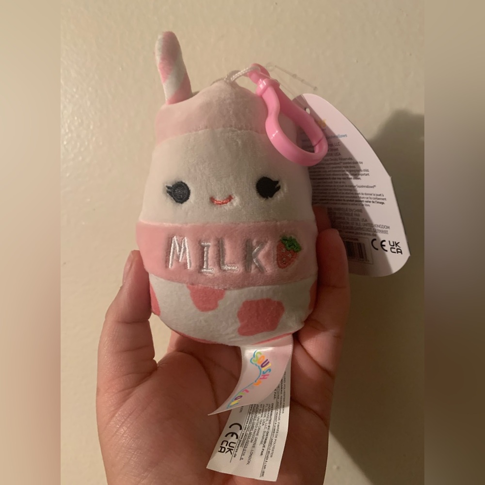 Amelie the Squishmallow milk clip